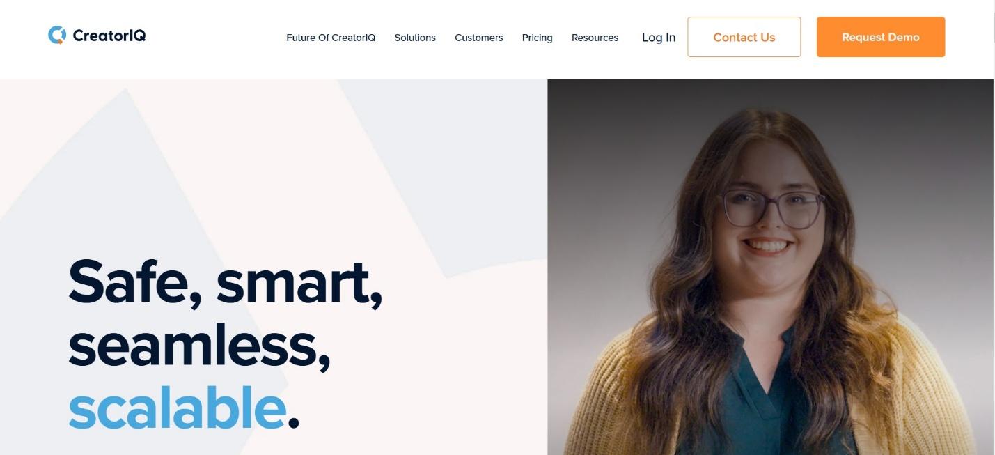 A person with long hair and a blue sweaterAI-generated content may be incorrect.